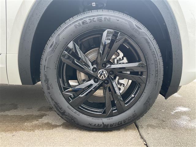 new 2025 Volkswagen Atlas Cross Sport car, priced at $50,417