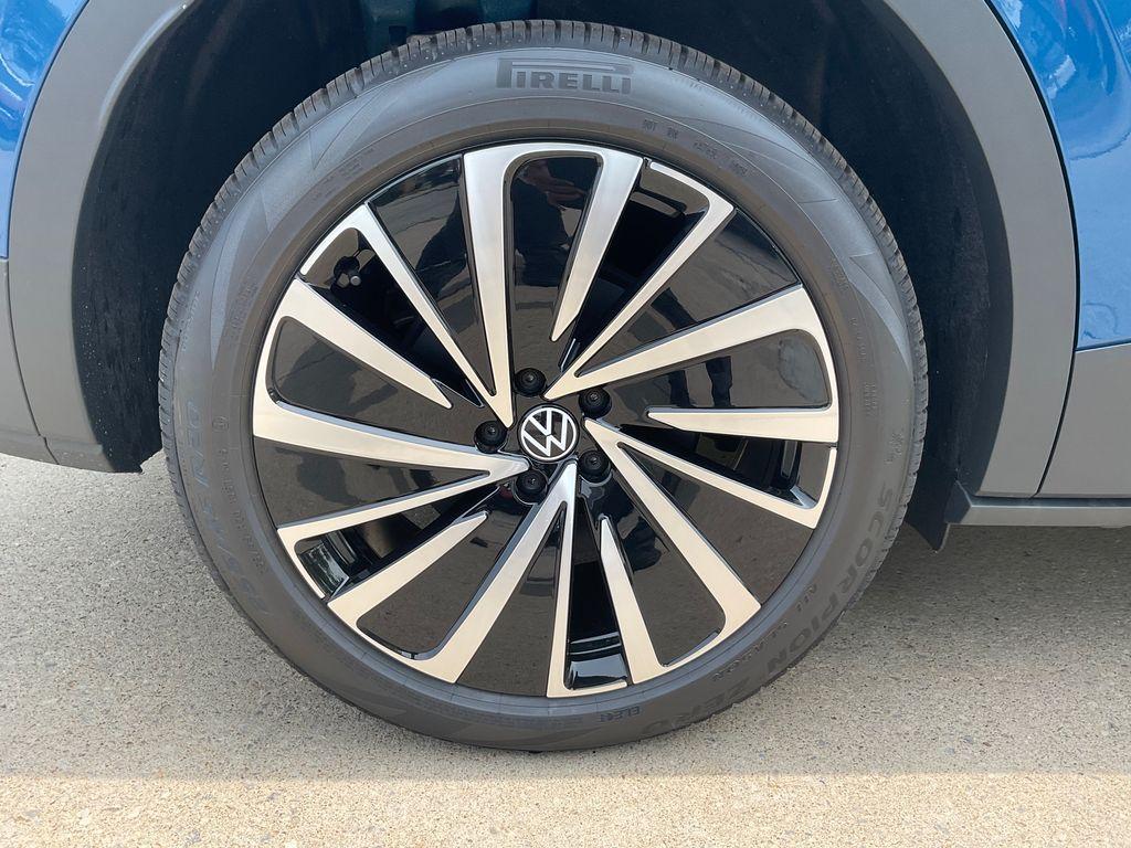 new 2025 Volkswagen ID.4 car, priced at $50,000