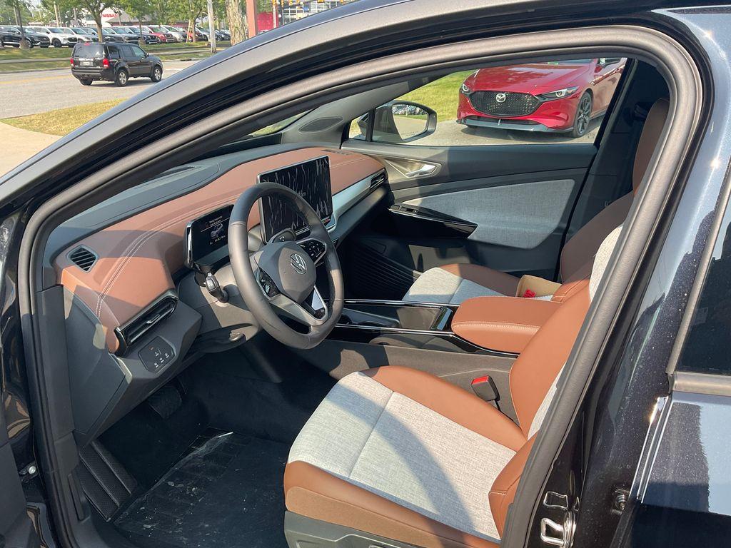 new 2025 Volkswagen ID.4 car, priced at $50,320