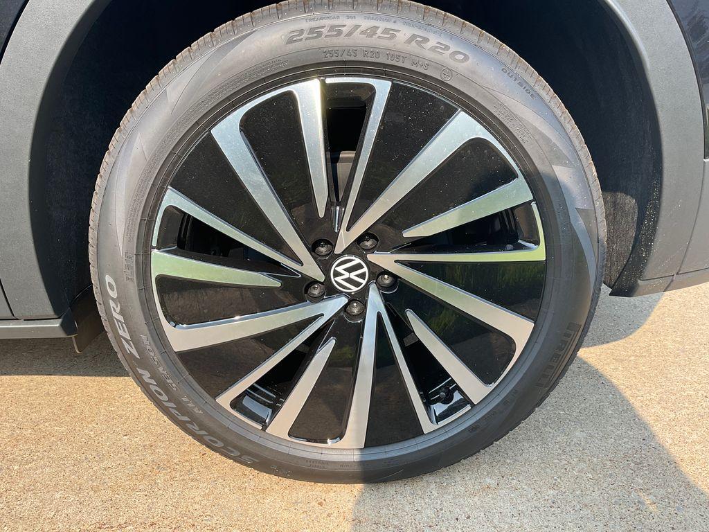 new 2025 Volkswagen ID.4 car, priced at $50,320