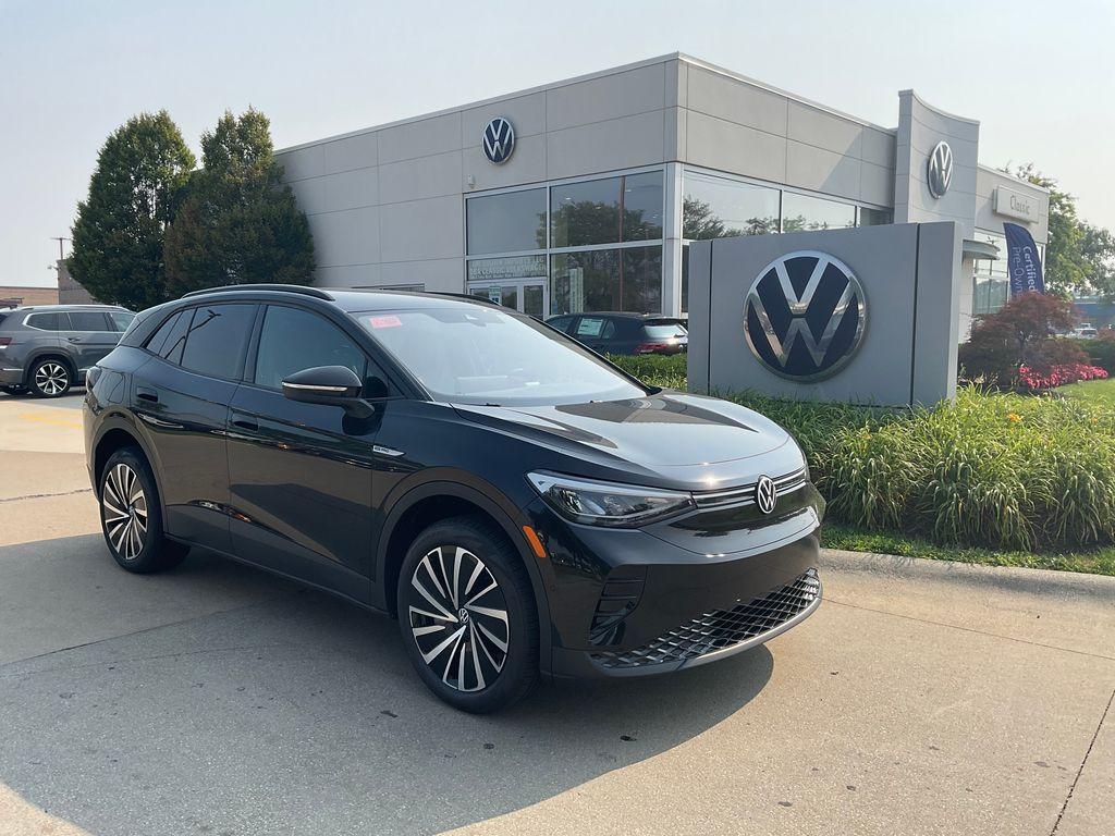 new 2025 Volkswagen ID.4 car, priced at $50,320