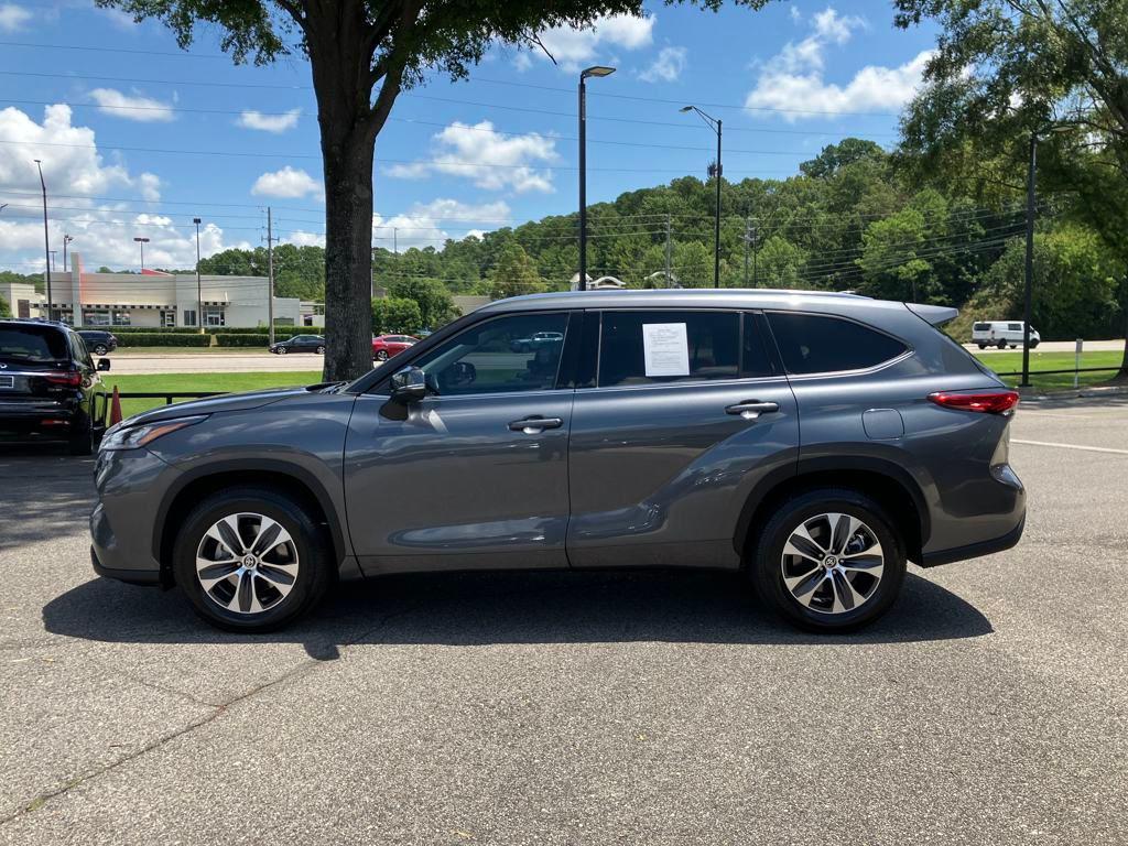 used 2020 Toyota Highlander car, priced at $28,756