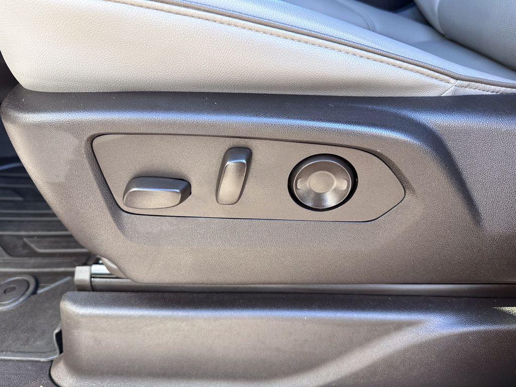 used 2022 GMC Yukon XL car, priced at $50,002