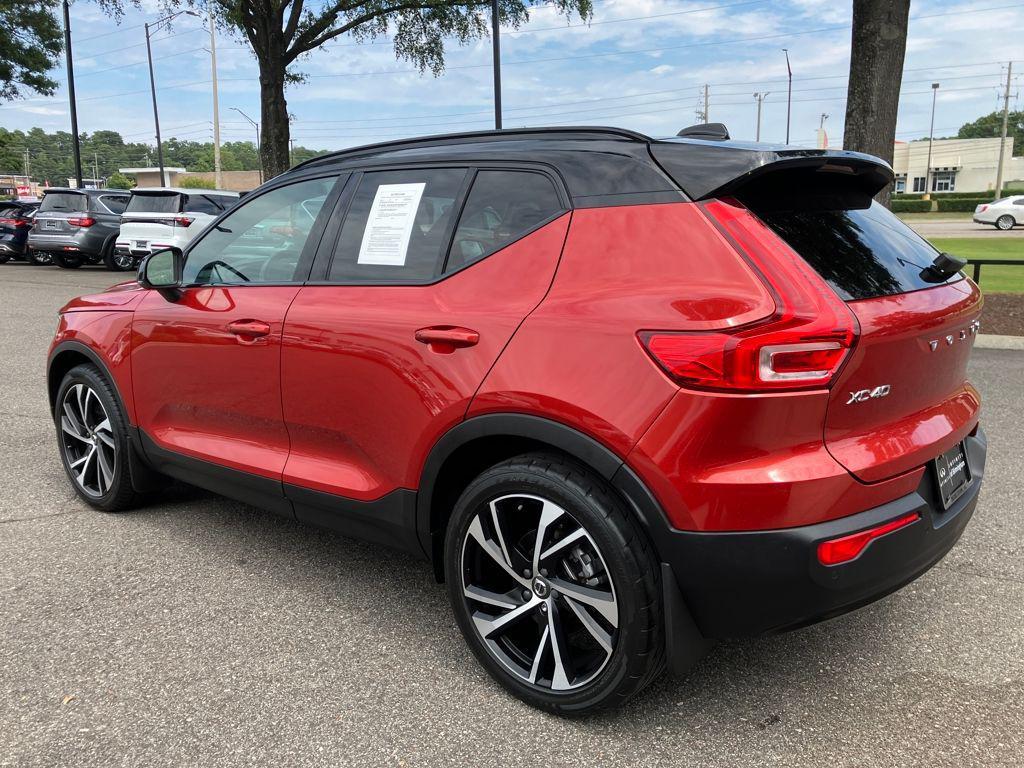used 2021 Volvo XC40 car, priced at $30,421