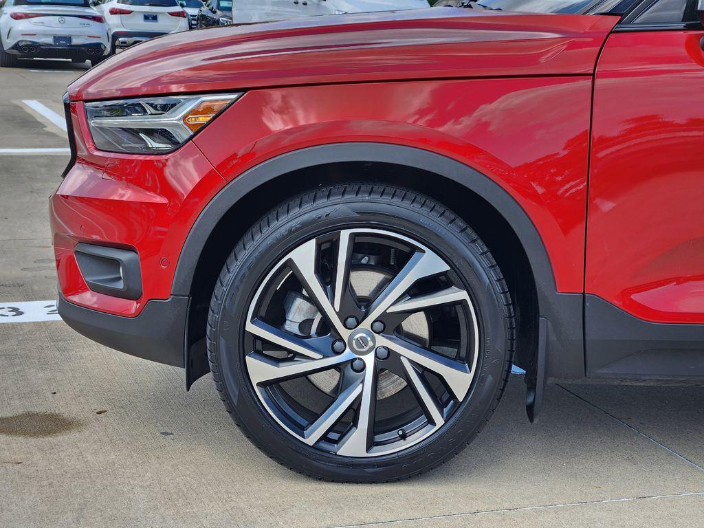 used 2021 Volvo XC40 car, priced at $30,726