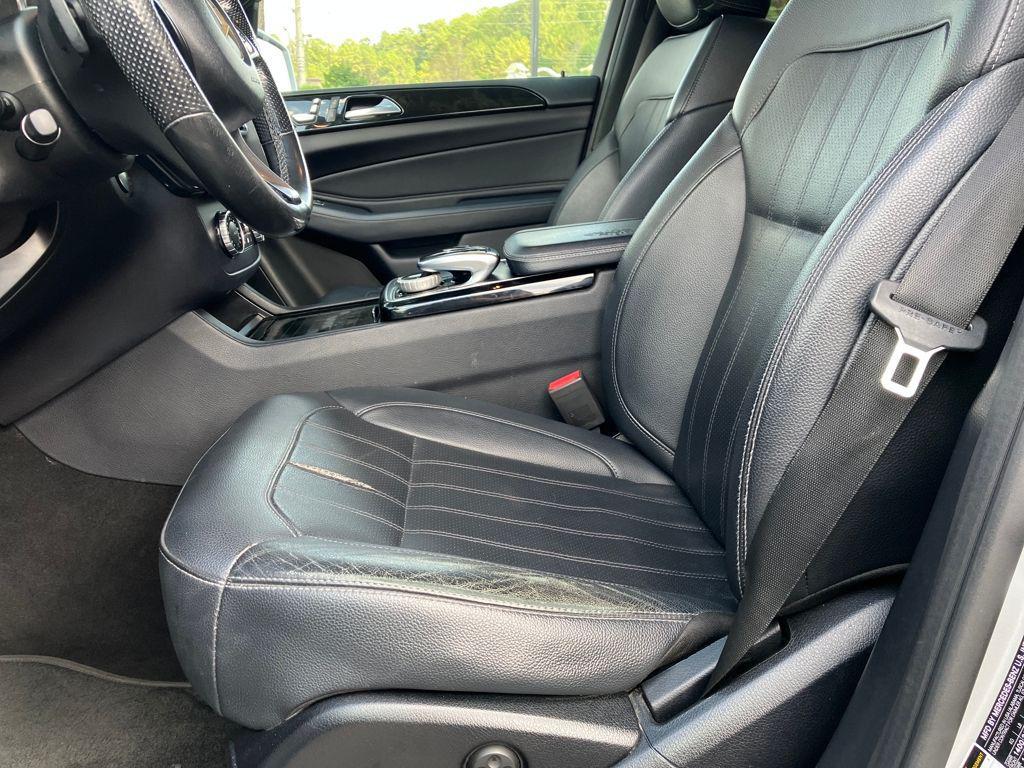 used 2019 Mercedes-Benz GLE 400 car, priced at $22,920