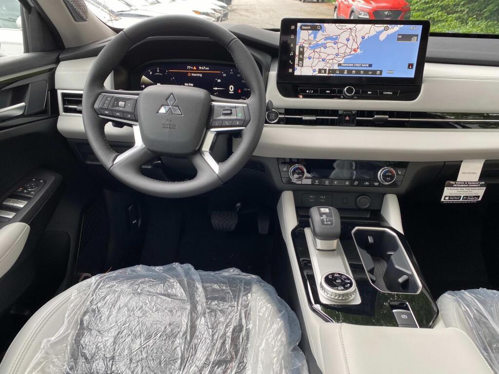 new 2025 Mitsubishi Outlander car, priced at $40,465