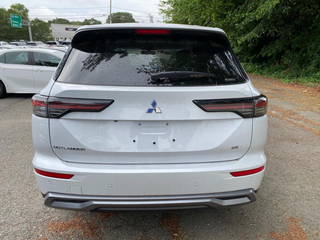 new 2025 Mitsubishi Outlander car, priced at $40,465