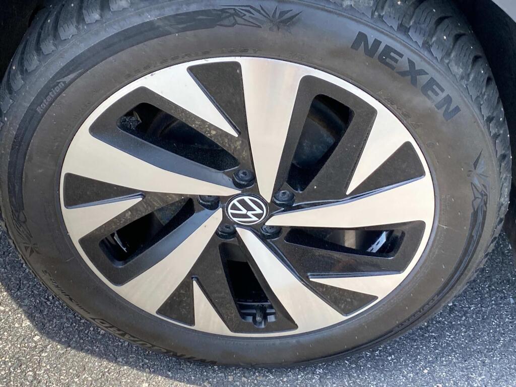 used 2023 Volkswagen ID.4 car, priced at $20,999