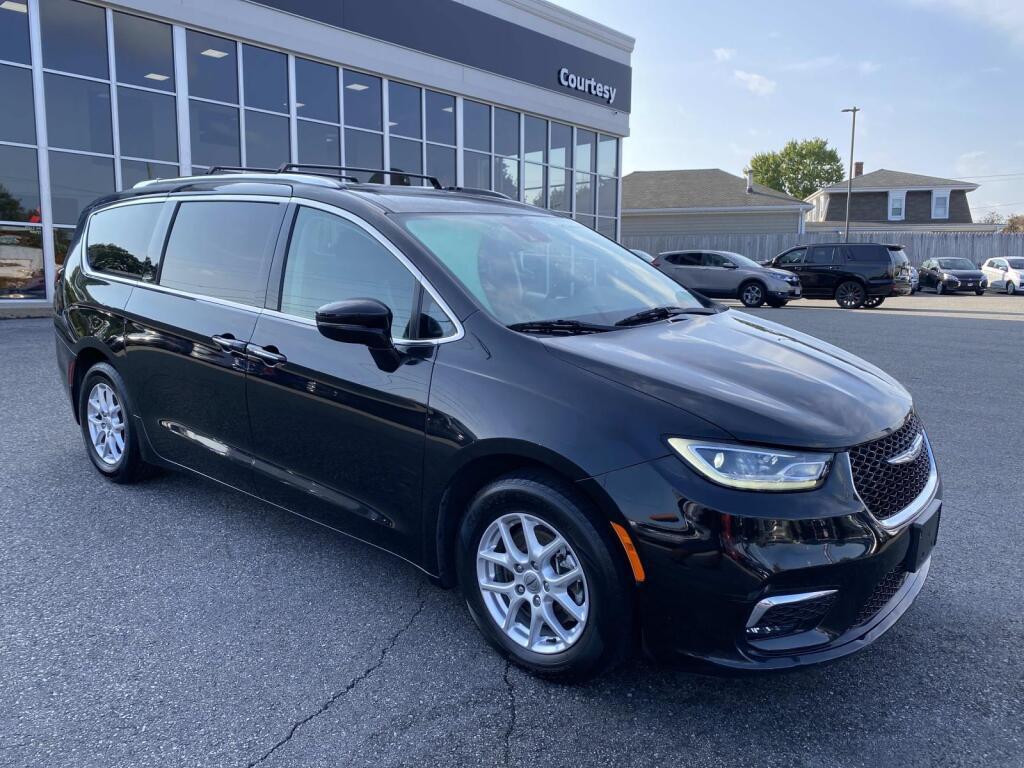 used 2021 Chrysler Pacifica car, priced at $27,999