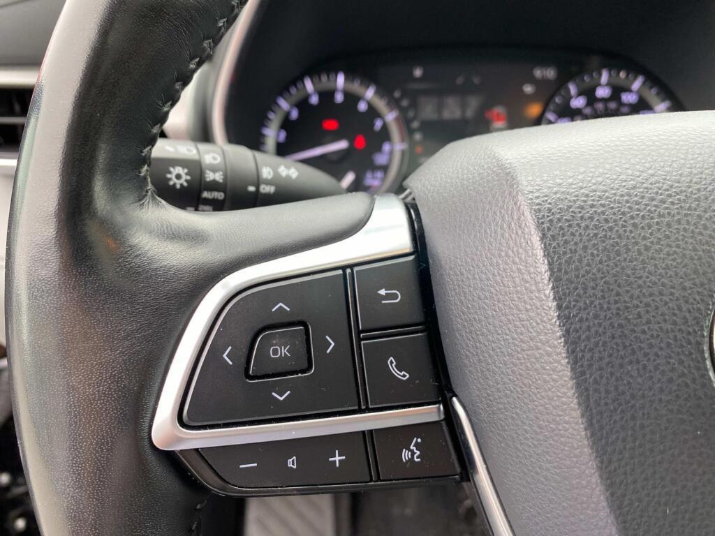 used 2020 Toyota Highlander car, priced at $29,899