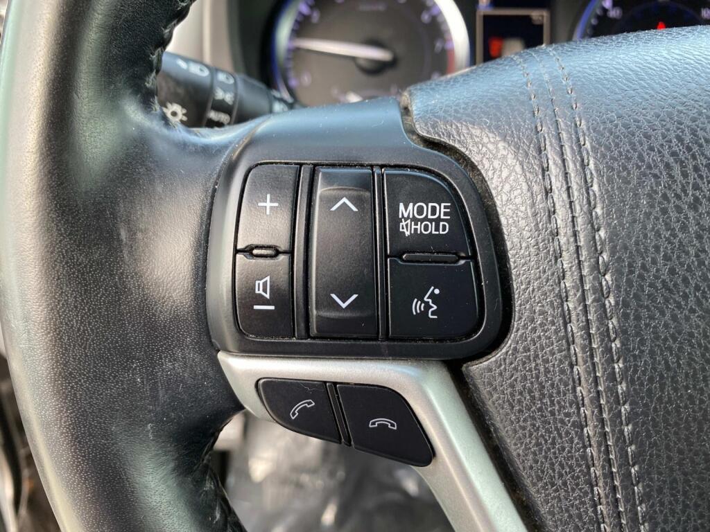 used 2018 Toyota Highlander car, priced at $25,999