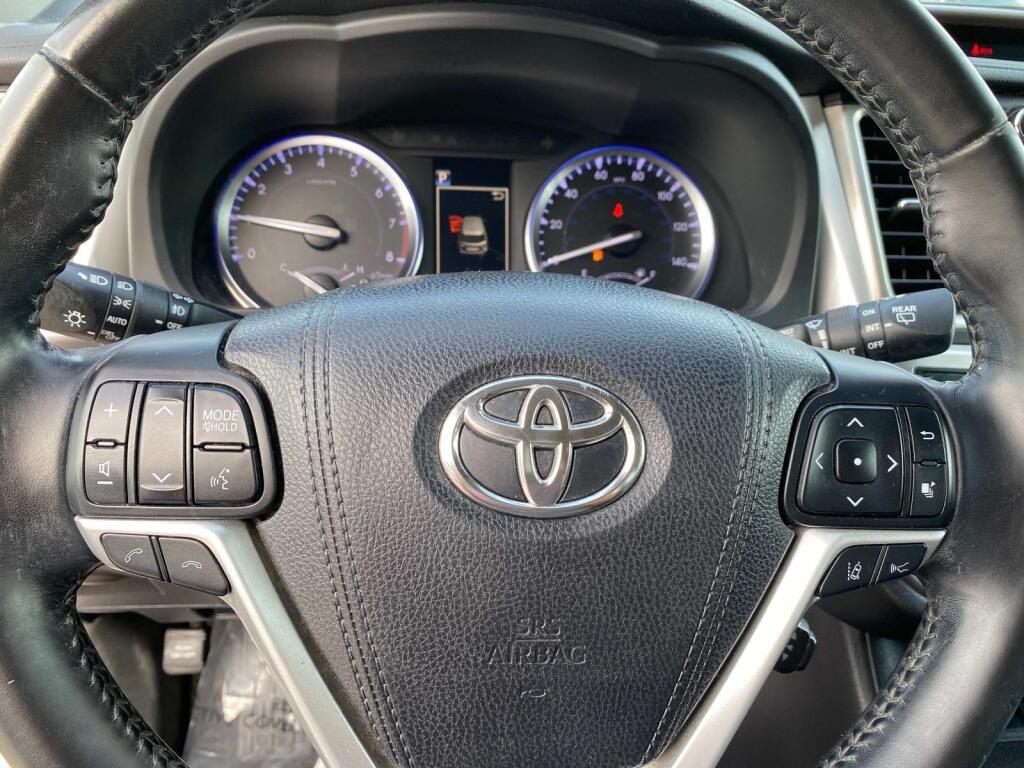 used 2018 Toyota Highlander car, priced at $25,999