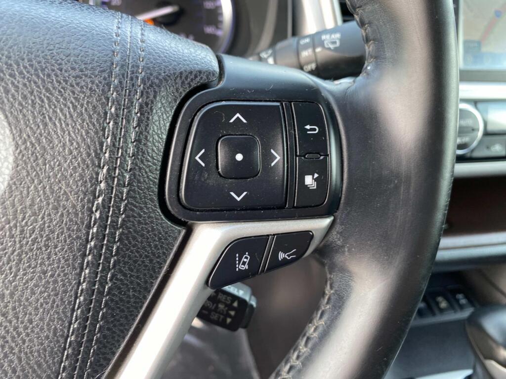 used 2018 Toyota Highlander car, priced at $25,999