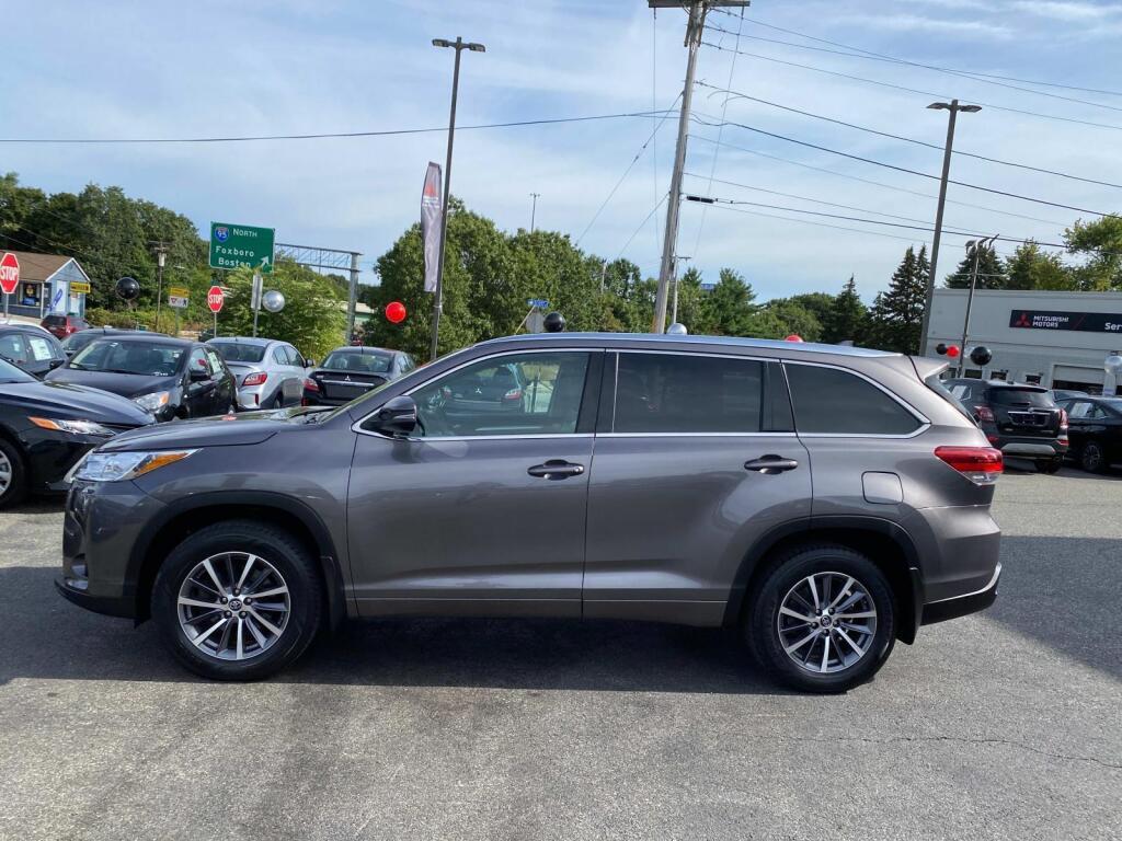 used 2018 Toyota Highlander car, priced at $25,999