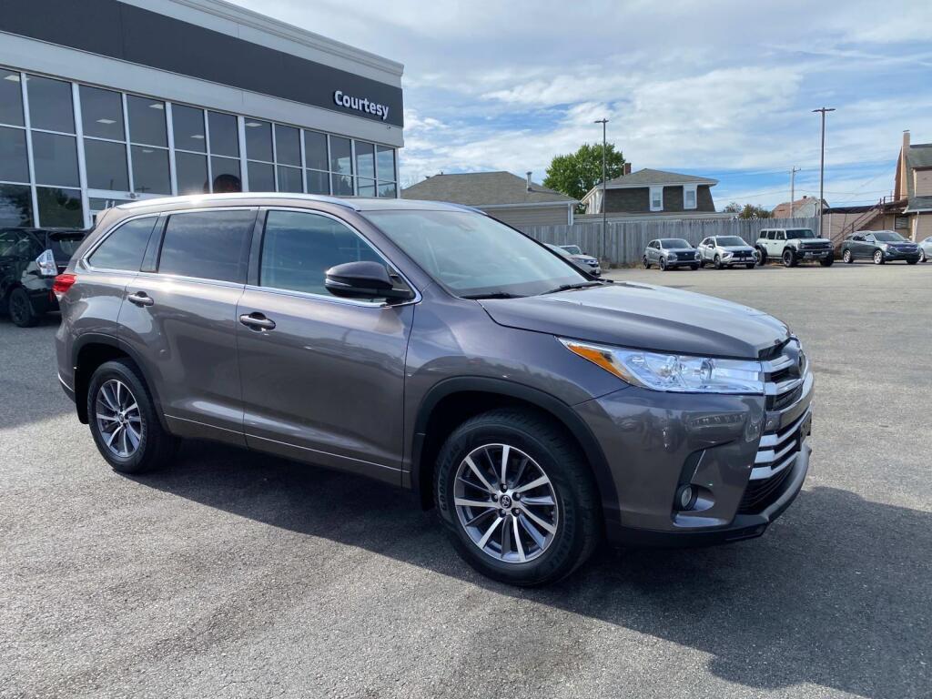 used 2018 Toyota Highlander car, priced at $25,999