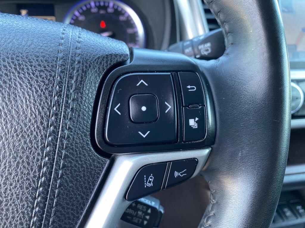 used 2019 Toyota Highlander car, priced at $25,999