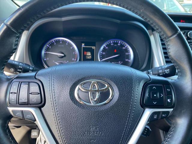 used 2019 Toyota Highlander car, priced at $27,777