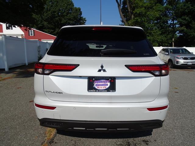 new 2024 Mitsubishi Outlander car, priced at $31,183