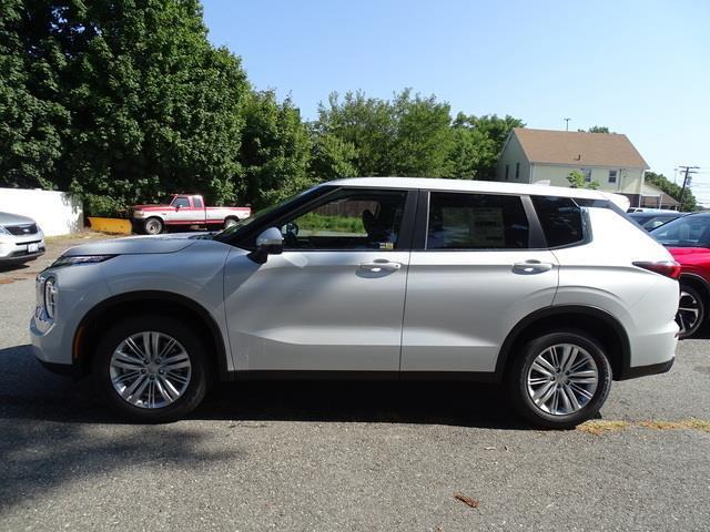 new 2024 Mitsubishi Outlander car, priced at $31,183