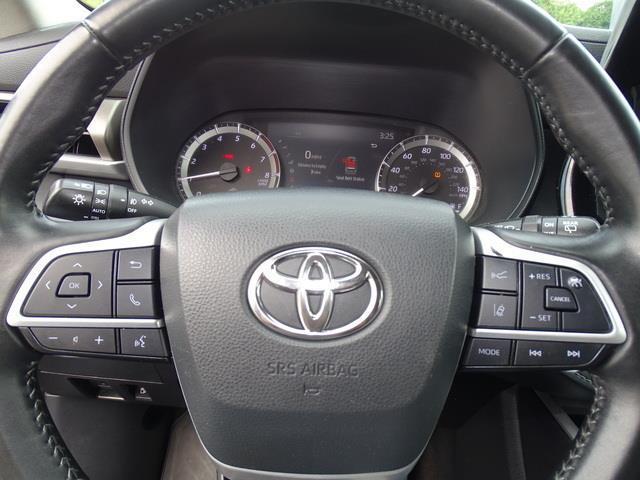 used 2023 Toyota Highlander car, priced at $34,999