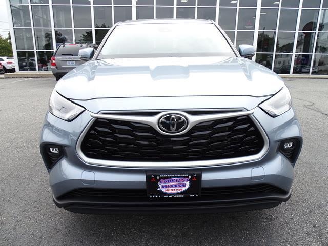 used 2023 Toyota Highlander car, priced at $34,999