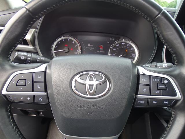 used 2023 Toyota Highlander car