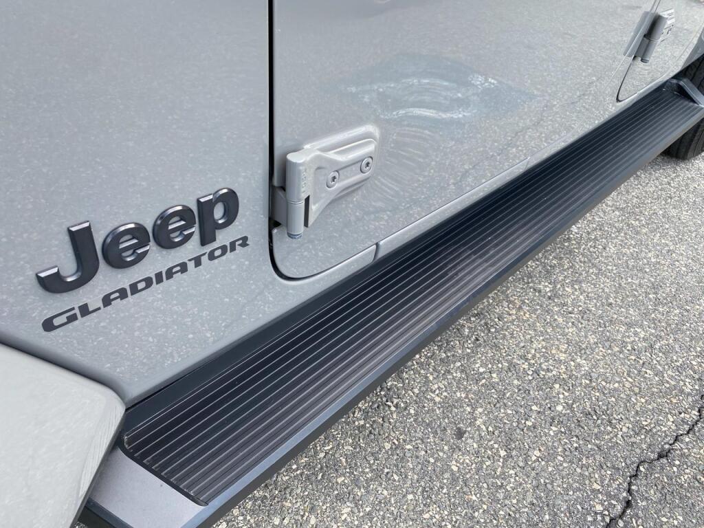 used 2022 Jeep Gladiator car, priced at $32,999