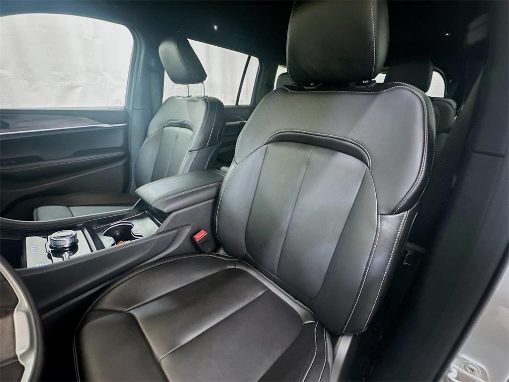 new 2025 Jeep Grand Cherokee L car, priced at $48,000