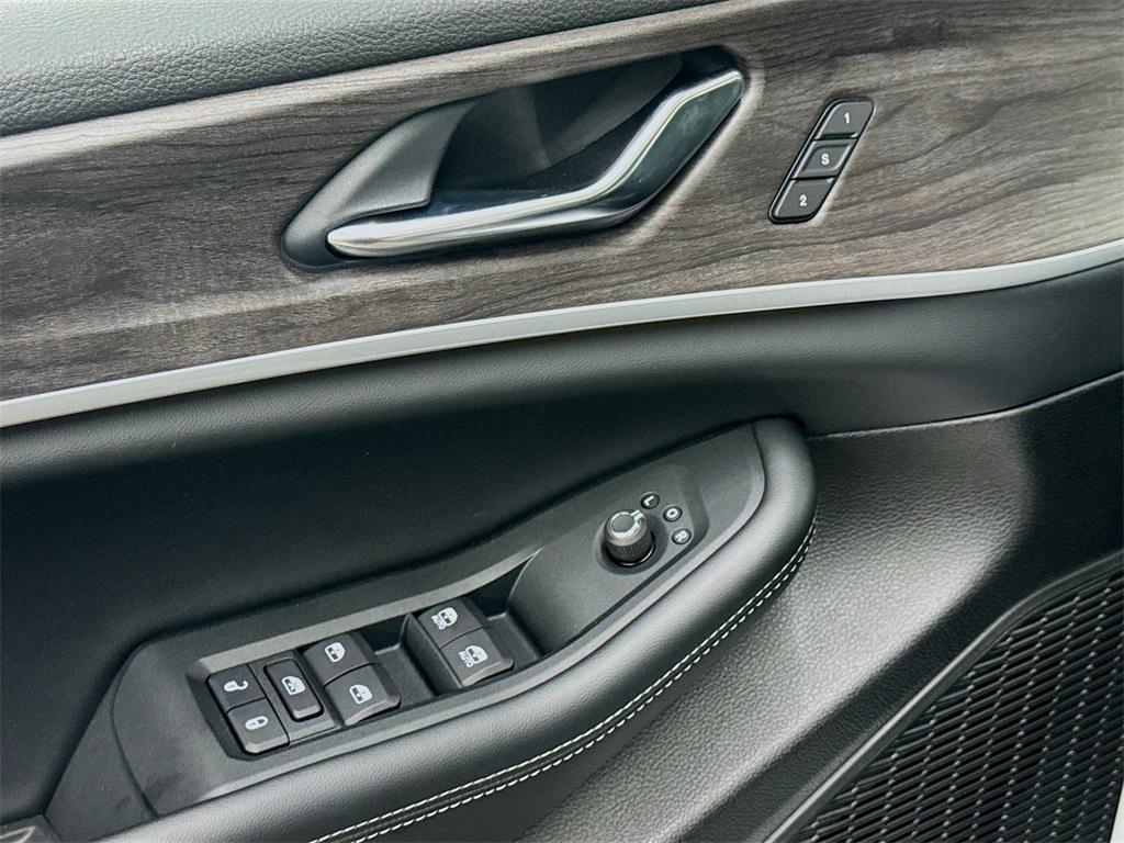 new 2025 Jeep Grand Cherokee L car, priced at $48,000