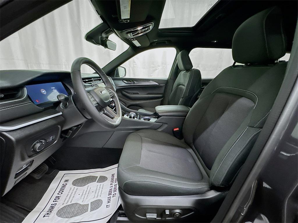 new 2025 Jeep Grand Cherokee L car, priced at $46,086
