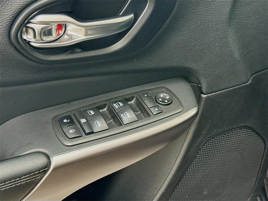 used 2022 Jeep Cherokee car, priced at $24,000