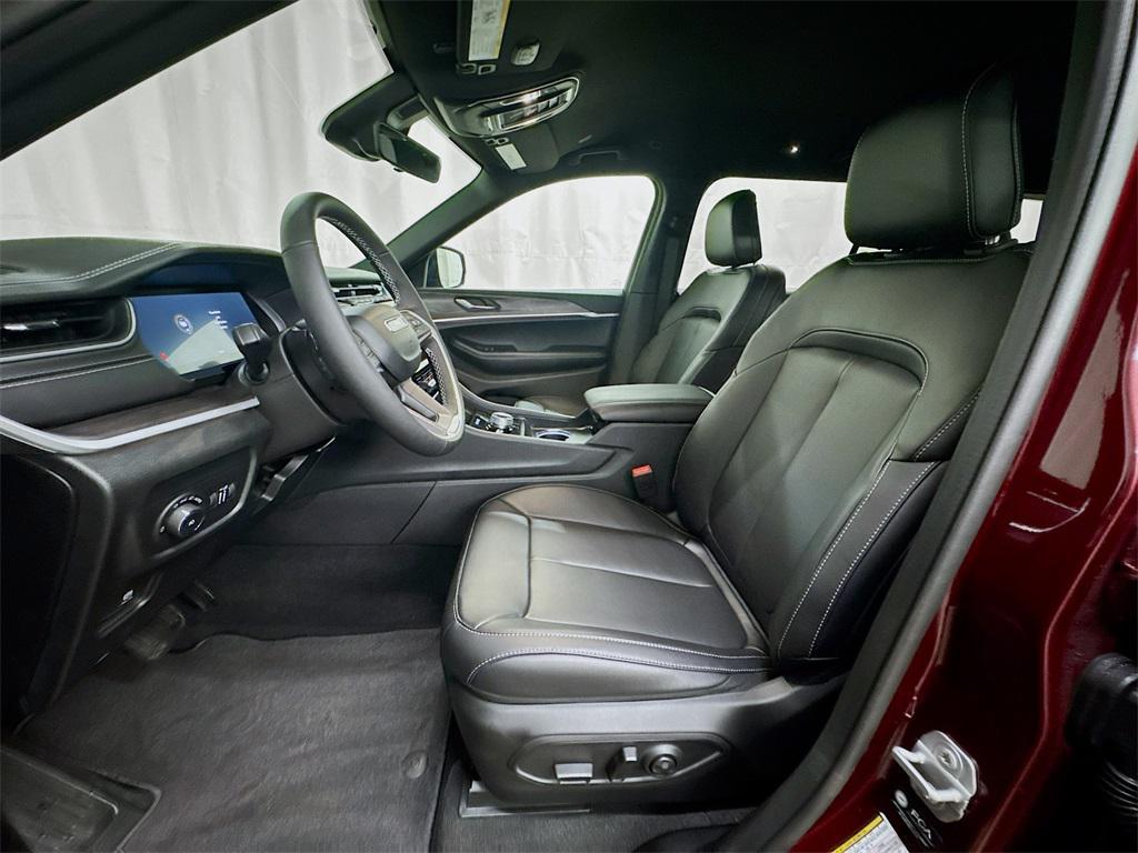 new 2025 Jeep Grand Cherokee L car, priced at $49,097