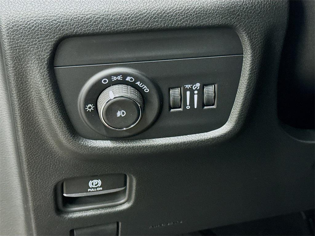 new 2025 Jeep Grand Cherokee L car, priced at $49,097