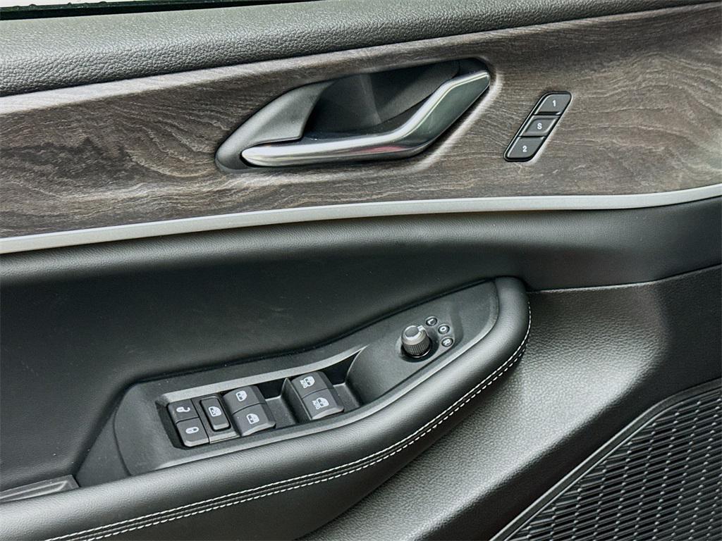 new 2025 Jeep Grand Cherokee L car, priced at $49,097