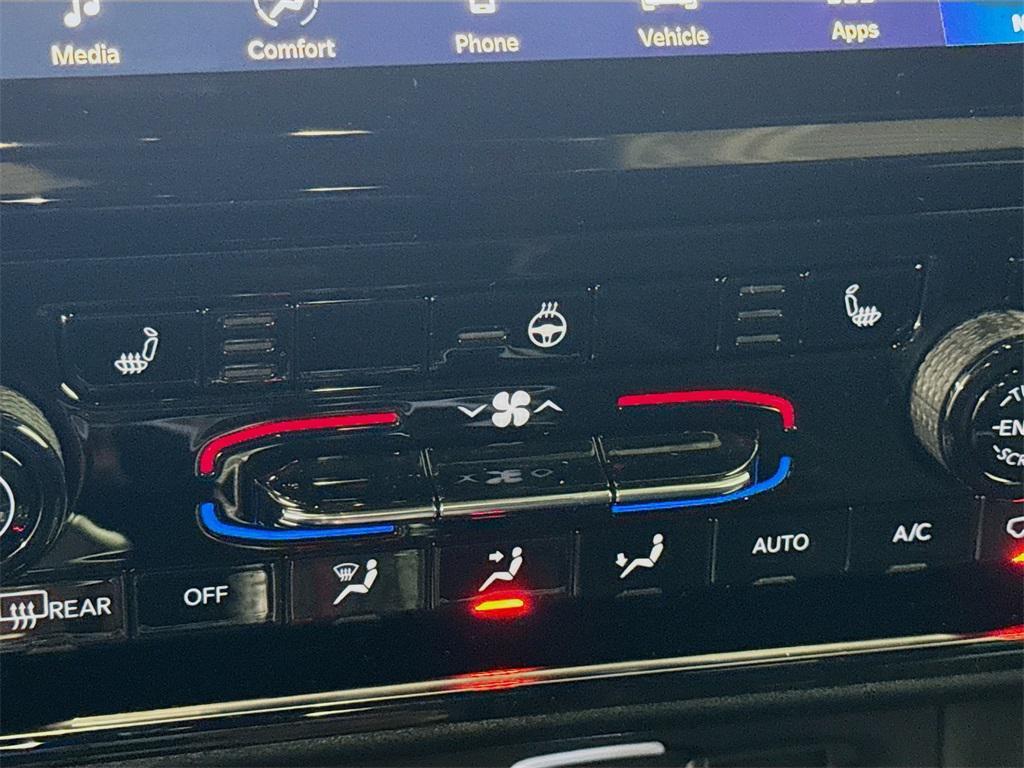 new 2025 Jeep Grand Cherokee L car, priced at $49,097