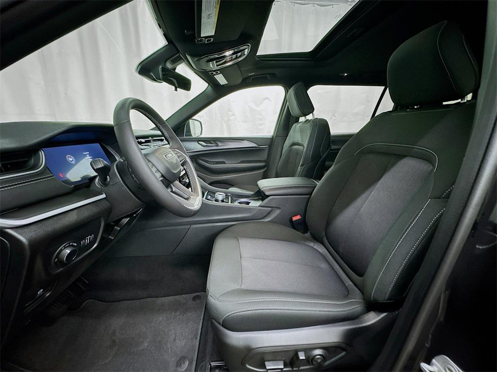 new 2025 Jeep Grand Cherokee L car, priced at $46,086