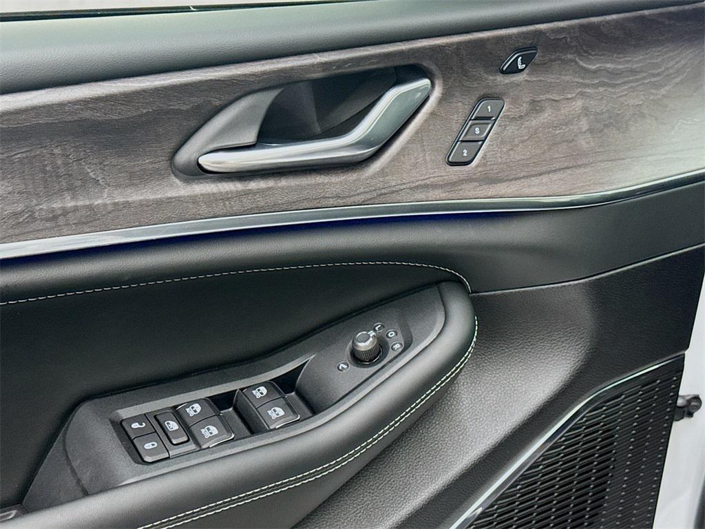 new 2025 Jeep Grand Cherokee L car, priced at $64,900