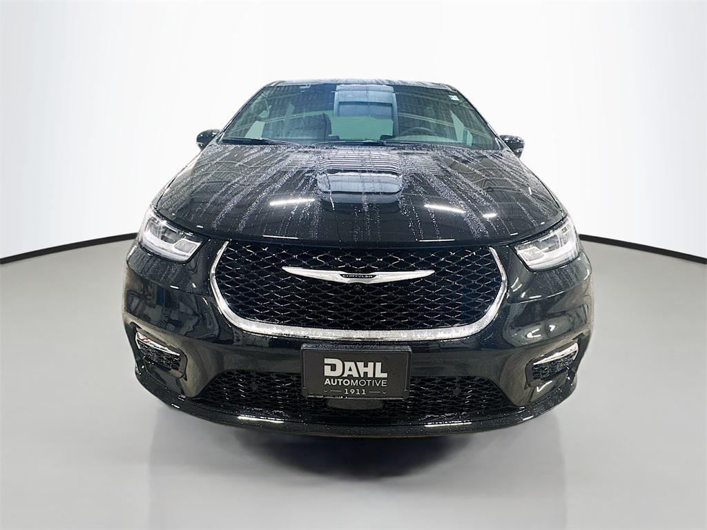 new 2025 Chrysler Pacifica car, priced at $44,256
