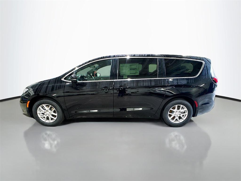 new 2025 Chrysler Pacifica car, priced at $44,256