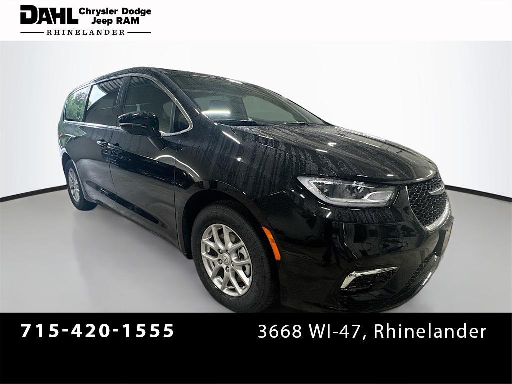 new 2025 Chrysler Pacifica car, priced at $44,256