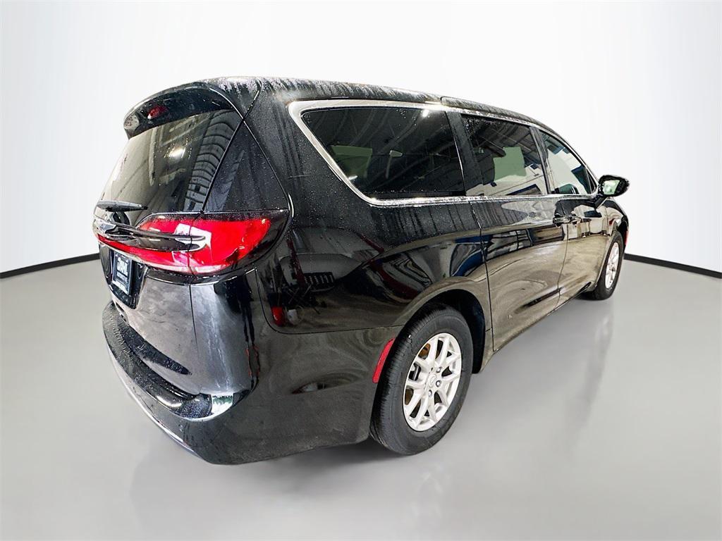 new 2025 Chrysler Pacifica car, priced at $44,256