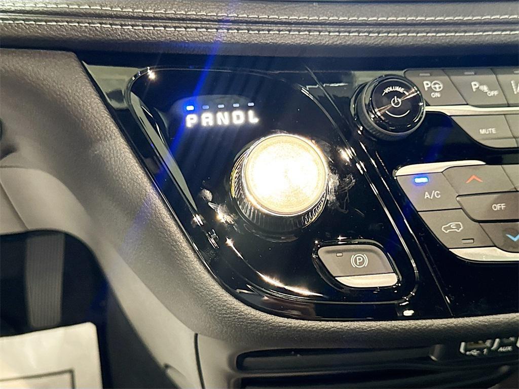 new 2025 Chrysler Pacifica car, priced at $44,256
