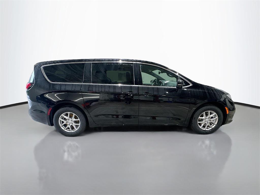 new 2025 Chrysler Pacifica car, priced at $44,256