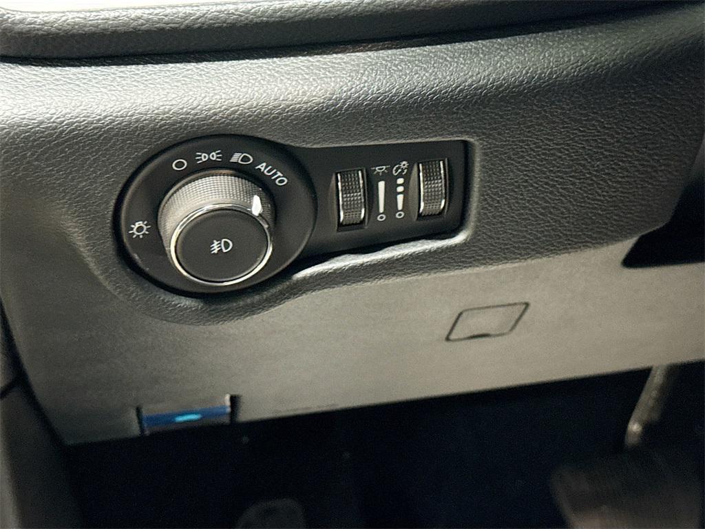 new 2025 Chrysler Pacifica car, priced at $44,256