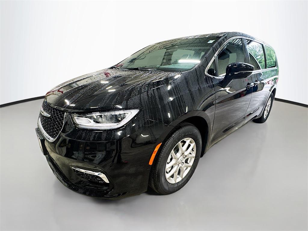 new 2025 Chrysler Pacifica car, priced at $44,256