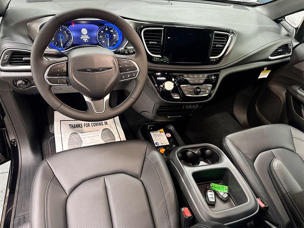new 2025 Chrysler Pacifica car, priced at $44,256