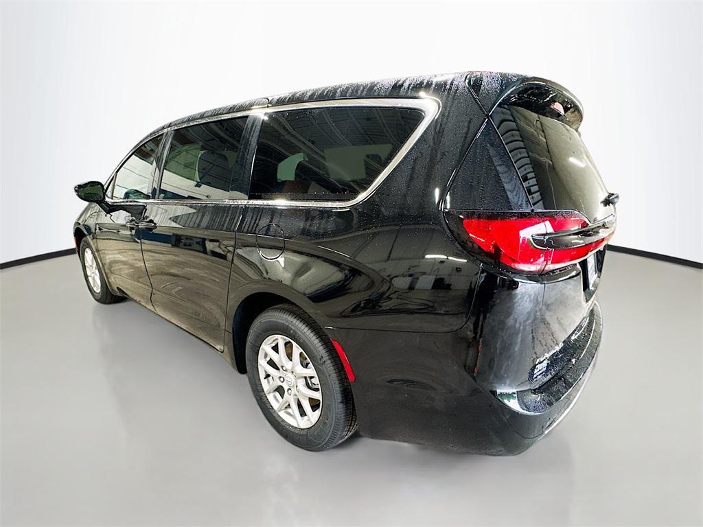 new 2025 Chrysler Pacifica car, priced at $44,256