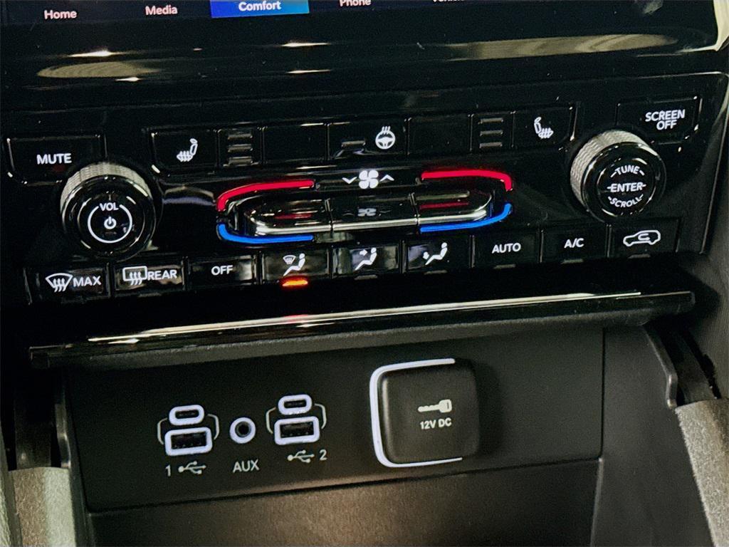 new 2025 Jeep Grand Cherokee L car, priced at $49,097