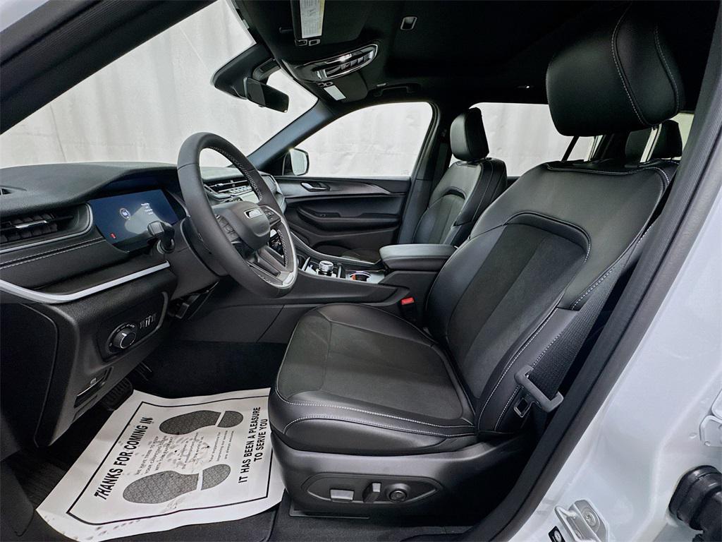 new 2025 Jeep Grand Cherokee L car, priced at $47,400